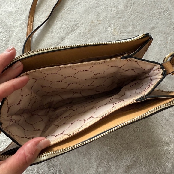 Aldo Stylish Snake Print Crossbody Bag - Picture 4 of 4